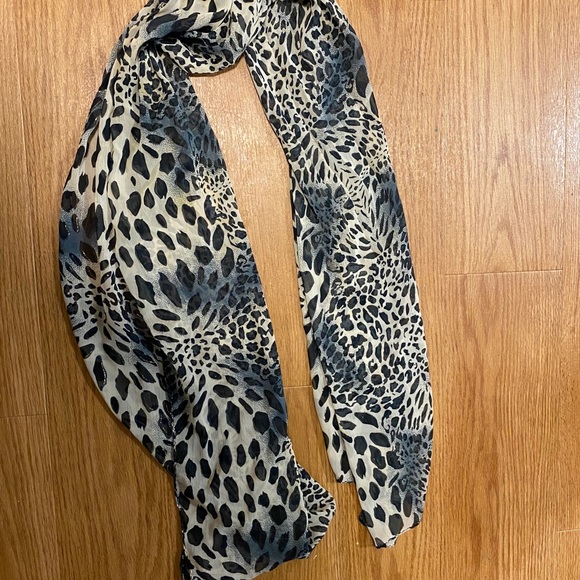 Printed scarf - Picture 2 of 3